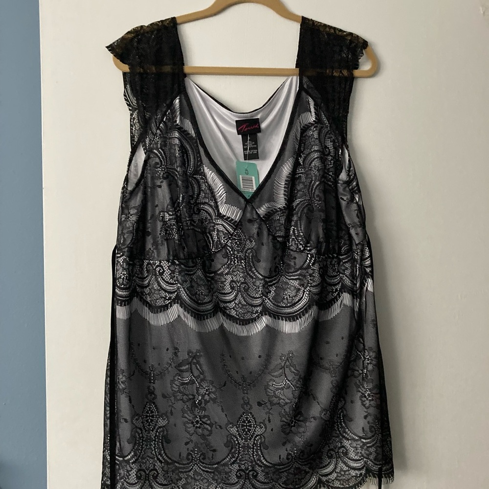 Torrid black and white dress shirt size 2